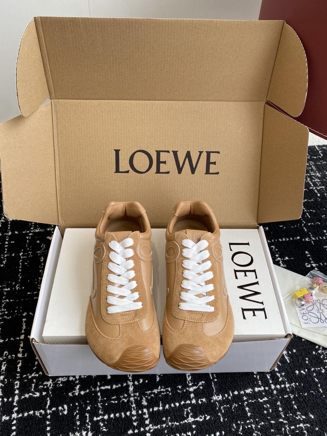 代购级 P扣子加20 （官网同步✈️盒包装）
Loewe 2025巴黎时装周新balletrunner 