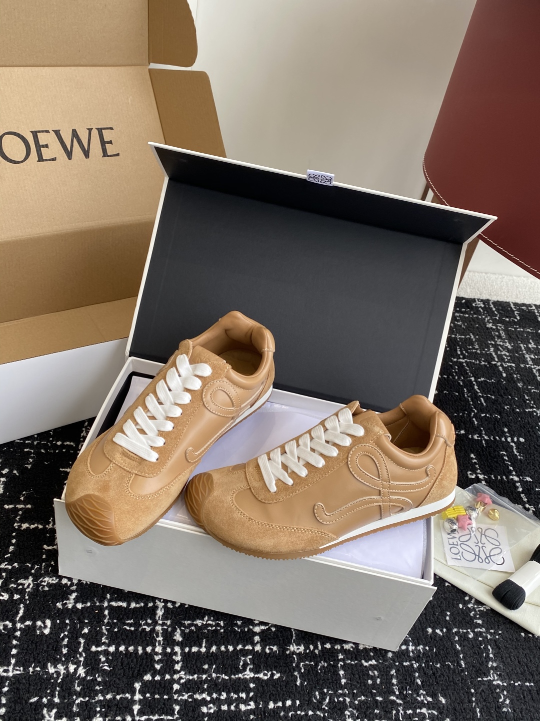 代购级 P扣子加20 （官网同步✈️盒包装）
Loewe 2025巴黎时装周新balletrunner 