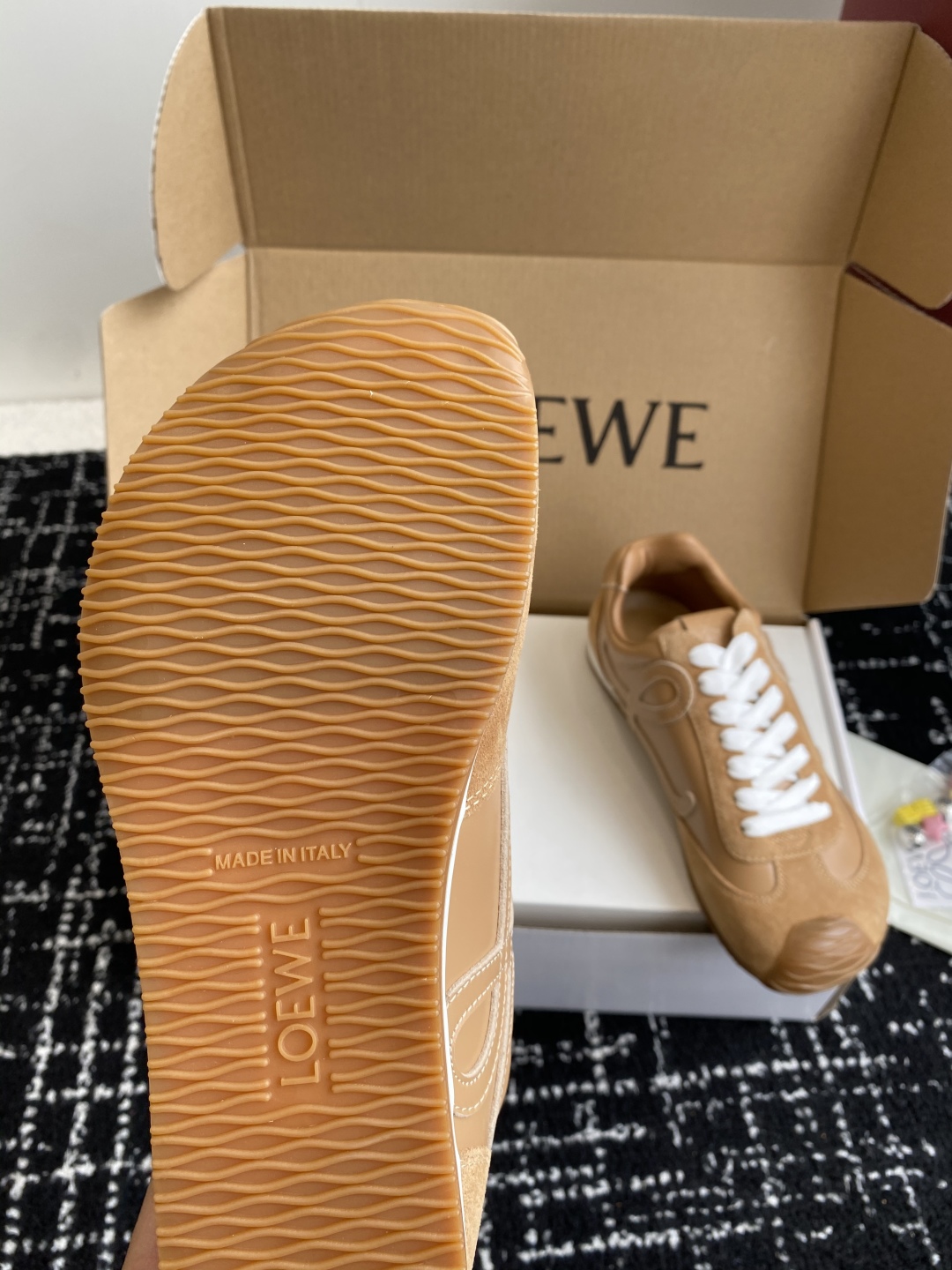 代购级 P扣子加20 （官网同步✈️盒包装）
Loewe 2025巴黎时装周新balletrunner 