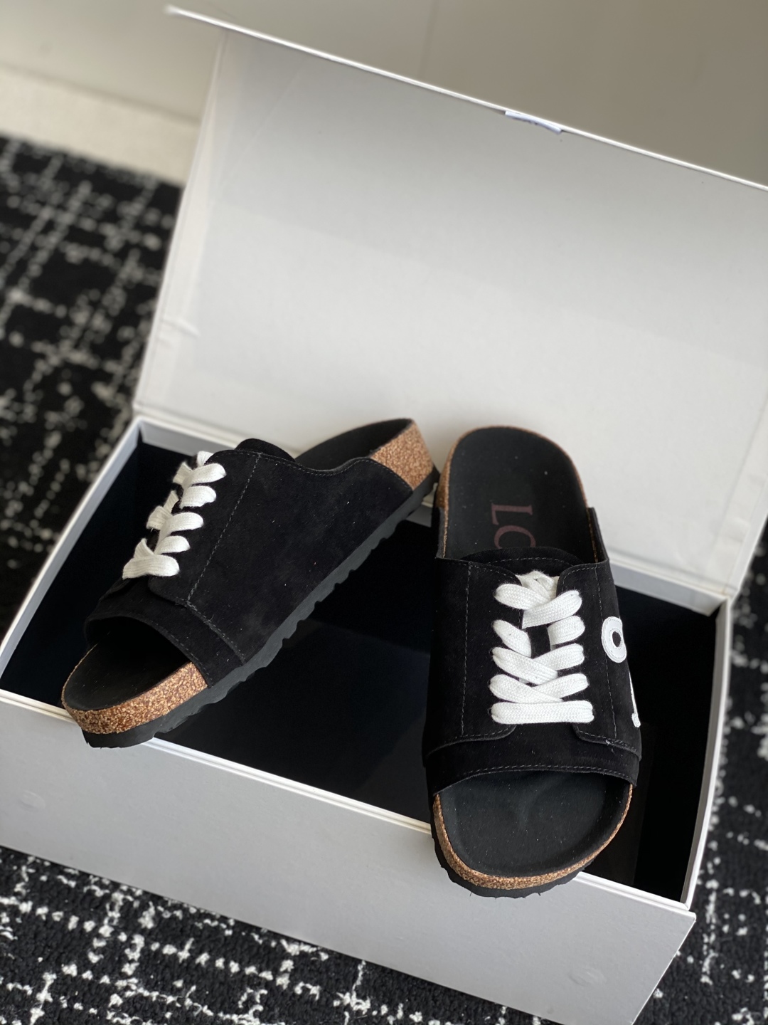 Loewe 25SS Spring/Summer Slides: Stylish Comfort for Couples 6 cmp i1746972793322 2416 0 3