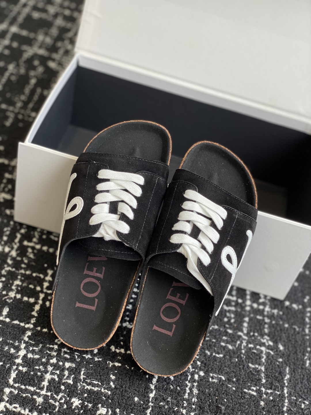 Loewe 25SS Spring/Summer Slides: Stylish Comfort for Couples 5 cmp i1746972796192 8805 0 8