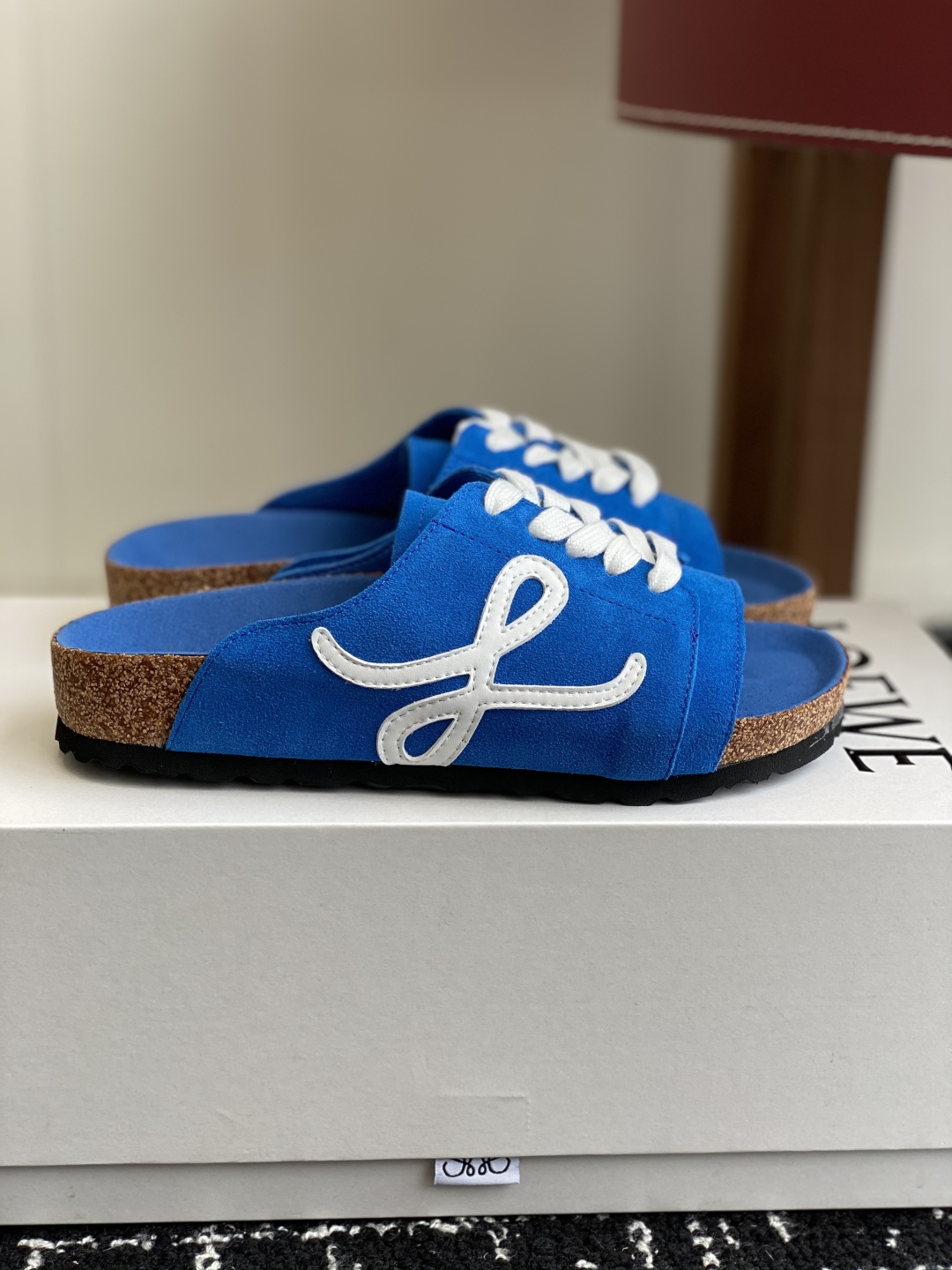 代购级
LOEWE 25ss 春夏系列 情侣款 拖鞋这个品牌刚出我就心动了

代购找很久才买到货，真的一
