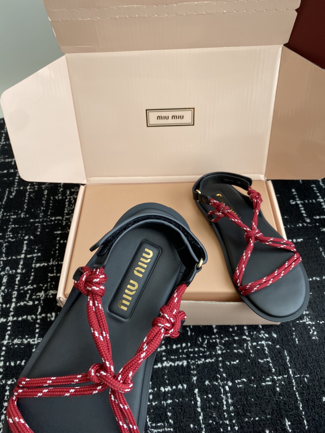 Miu Miu 25SS New Color Flip Flops Thong Sandals 8 cmp i1746973494238 3303 0 6
