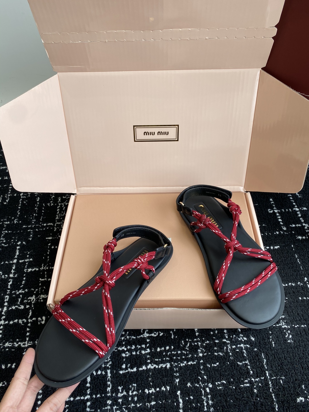 Miu Miu 25SS New Color Flip Flops Thong Sandals 7 cmp i1746973494382 1809 0 5