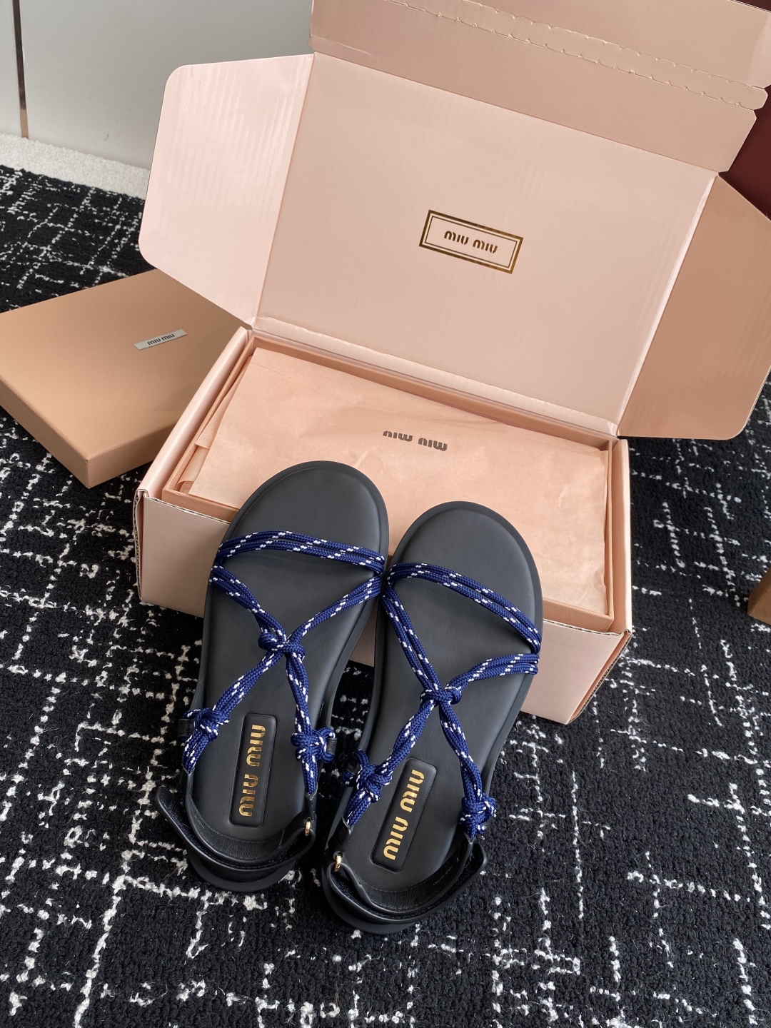Miu Miu 25SS New Color Thong Sandals - Chic & Comfortable 5 cmp i1746973581225 4362 0 3