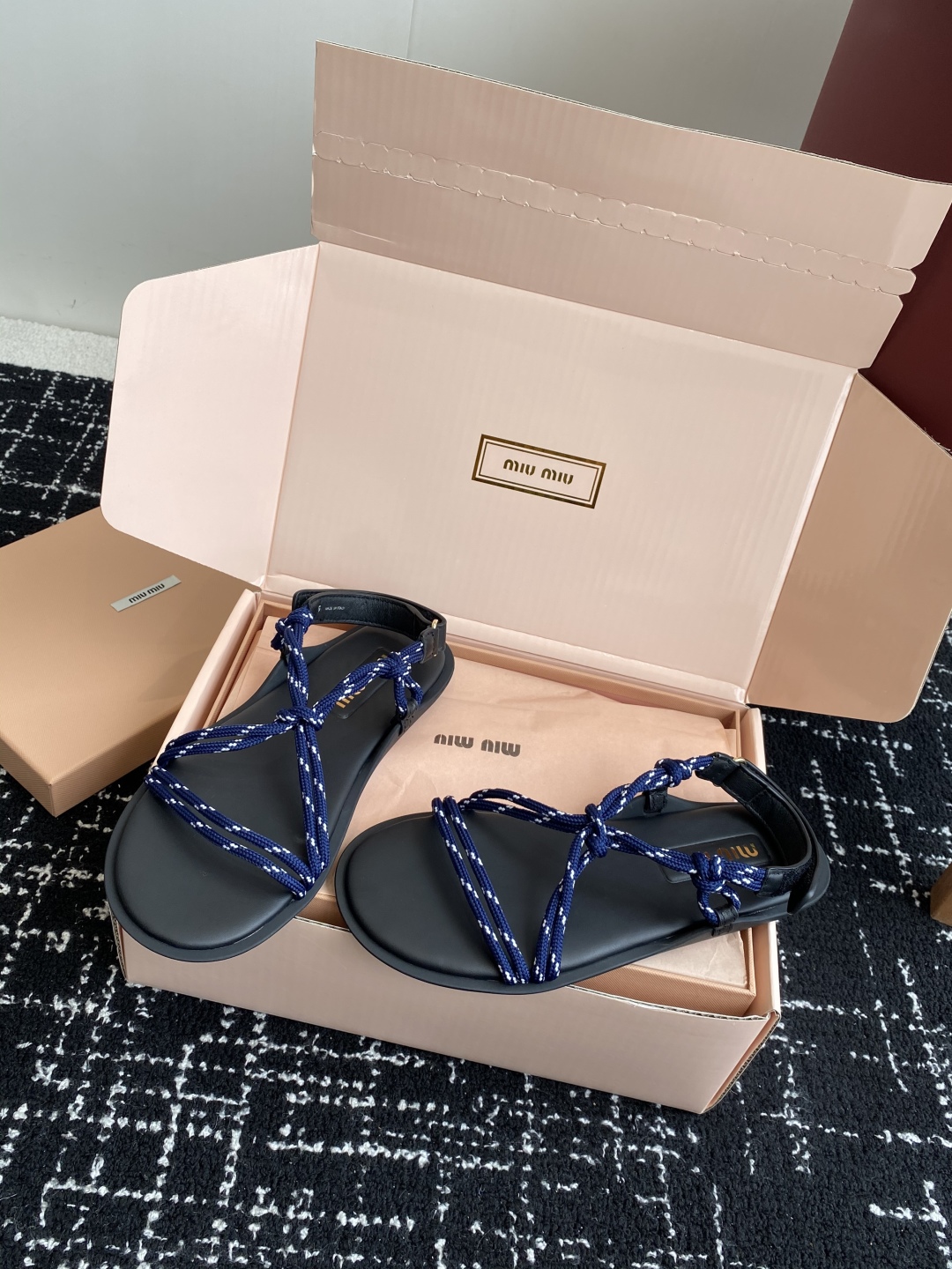 Miu Miu 25SS New Color Thong Sandals - Chic & Comfortable 4 cmp i1746973585318 8607 0 2