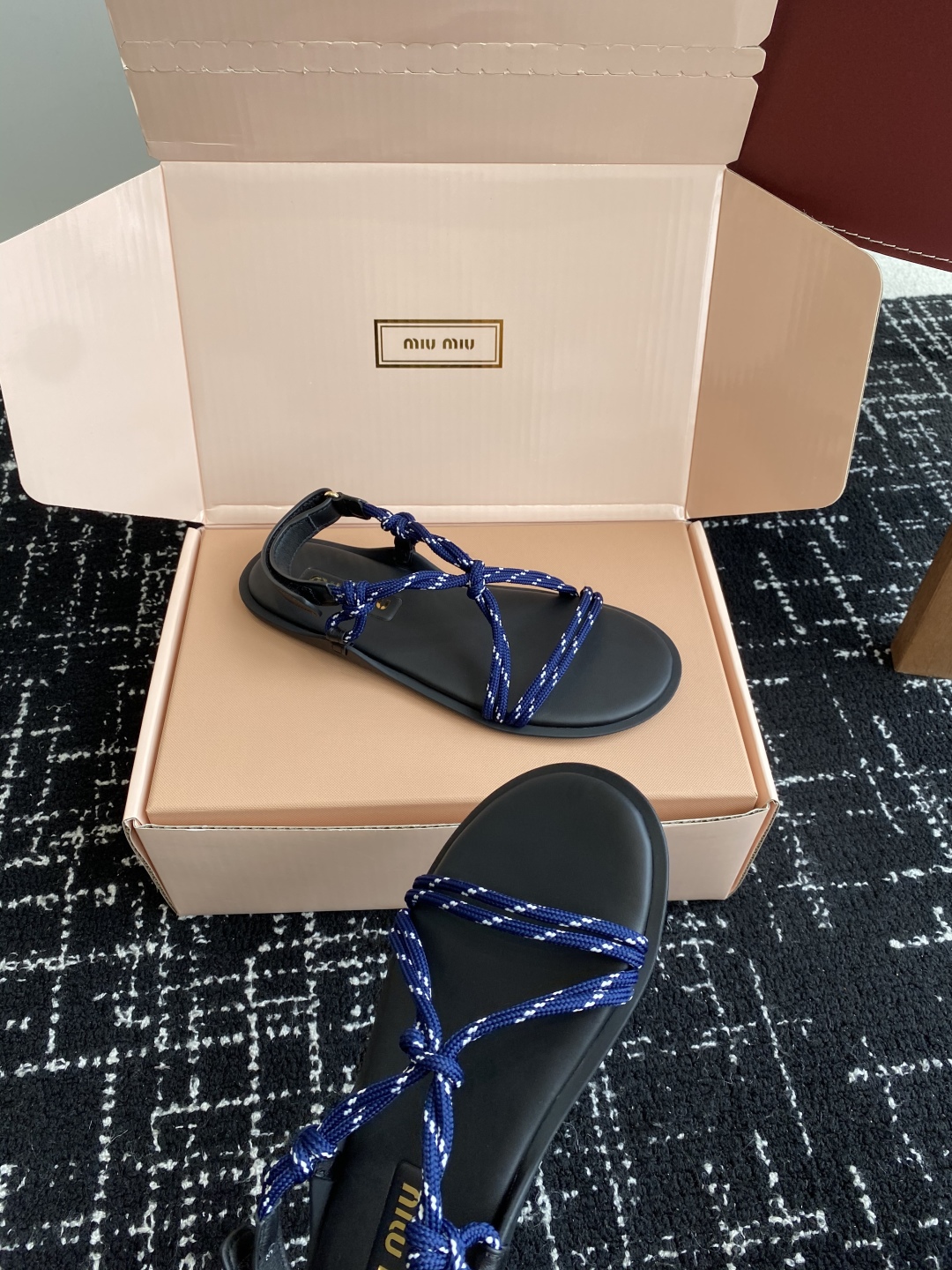 Miu Miu 25SS New Color Thong Sandals - Chic & Comfortable 7 cmp i1746973585385 8615 0 5
