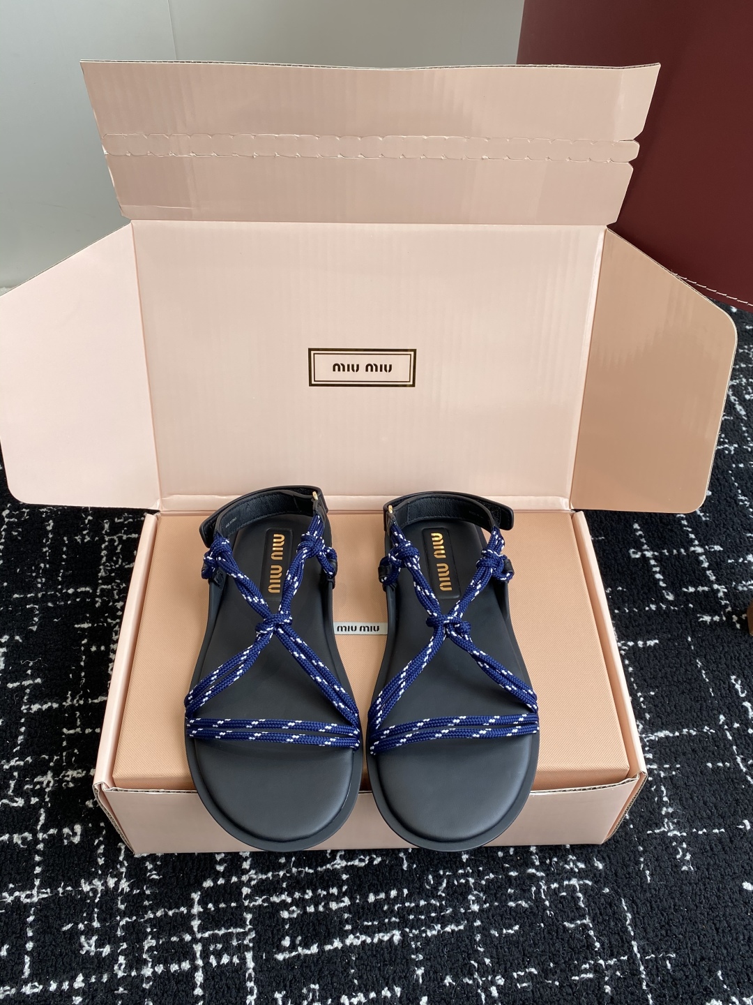 Miu Miu 25SS New Color Thong Sandals - Chic & Comfortable 2 cmp i1746973585416 9863 0 0