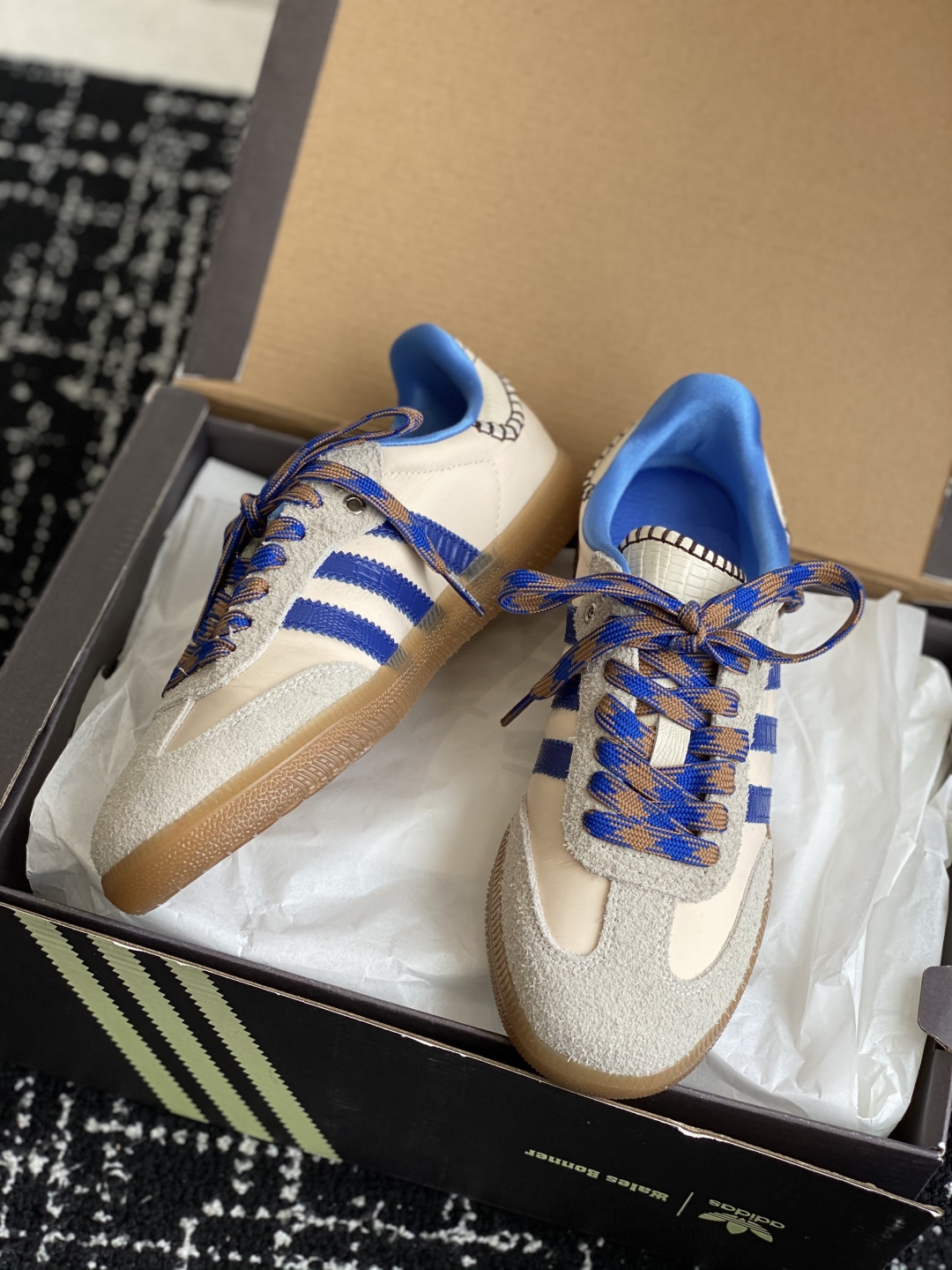 东莞代购级
新色 adidas×walesbonner 休闲鞋板鞋运动鞋

液体银火的无边无际 全网全火