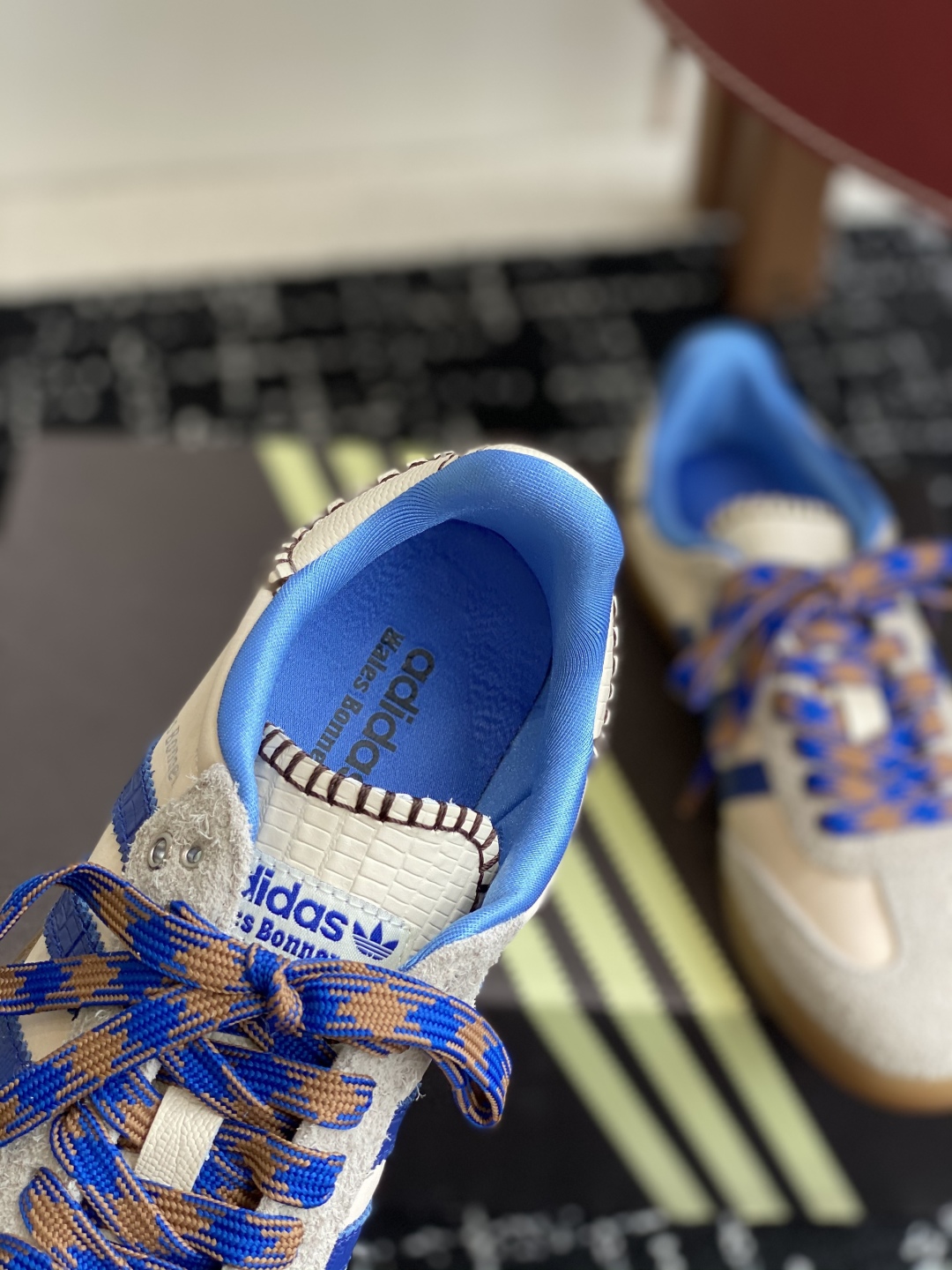 东莞代购级
新色 adidas×walesbonner 休闲鞋板鞋运动鞋

液体银火的无边无际 全网全火