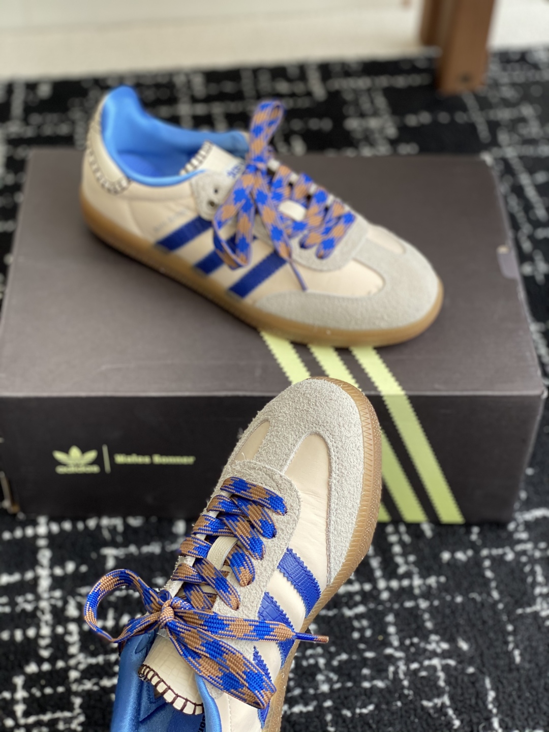 东莞代购级
新色 adidas×walesbonner 休闲鞋板鞋运动鞋

液体银火的无边无际 全网全火