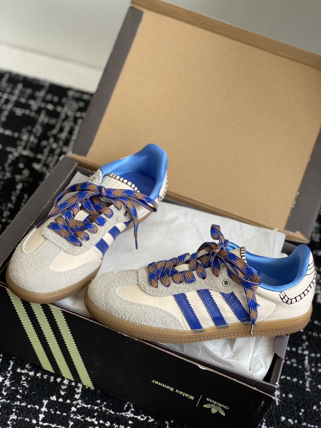 东莞代购级
新色 adidas×walesbonner 休闲鞋板鞋运动鞋

液体银火的无边无际 全网全火