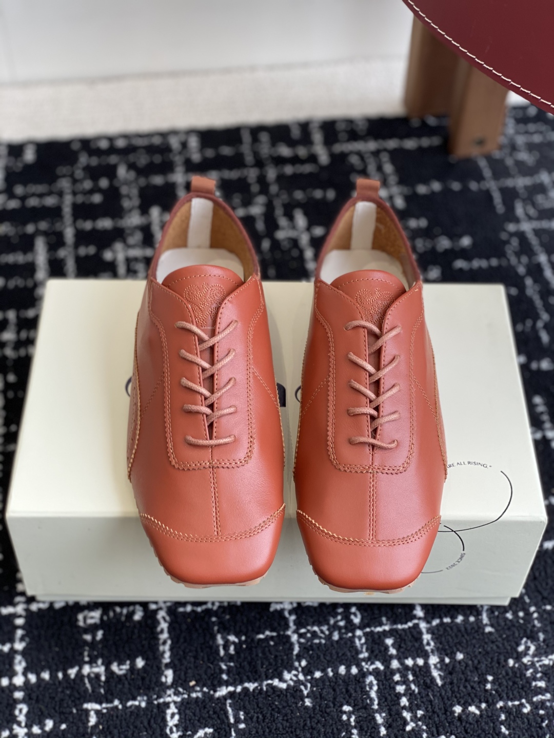 代购级
Orinous  25ss 早春新款绝美 方头系带 德训鞋 休闲鞋时尚界久违的极简之美

经典时