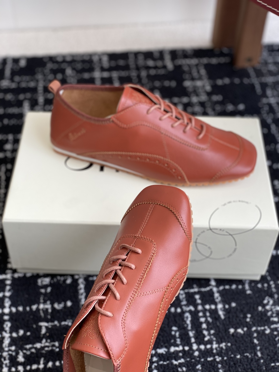 代购级
Orinous  25ss 早春新款绝美 方头系带 德训鞋 休闲鞋时尚界久违的极简之美

经典时