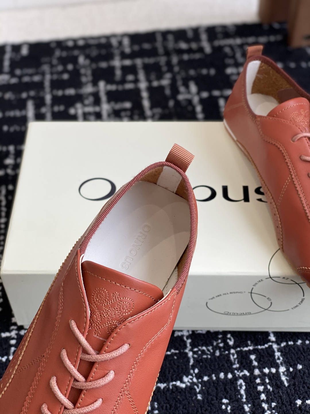 代购级
Orinous  25ss 早春新款绝美 方头系带 德训鞋 休闲鞋时尚界久违的极简之美

经典时