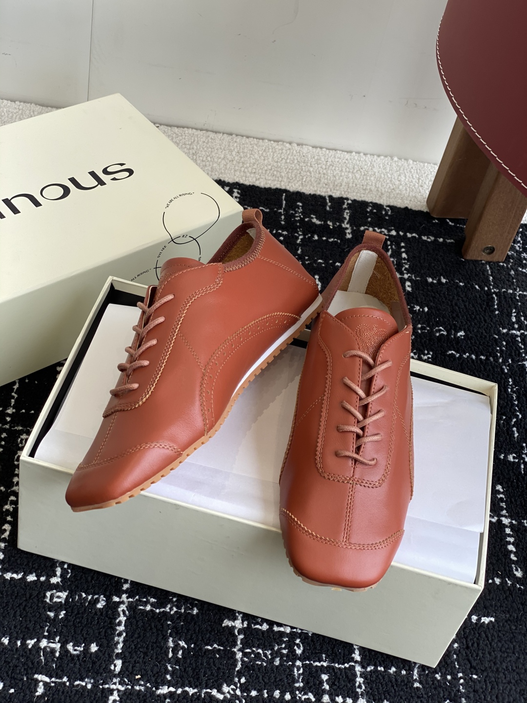 代购级
Orinous  25ss 早春新款绝美 方头系带 德训鞋 休闲鞋时尚界久违的极简之美

经典时