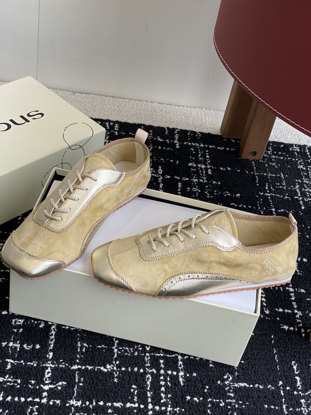 代购级
Orinous  25ss 早春新款绝美 方头系带 德训鞋 休闲鞋时尚界久违的极简之美

经典时