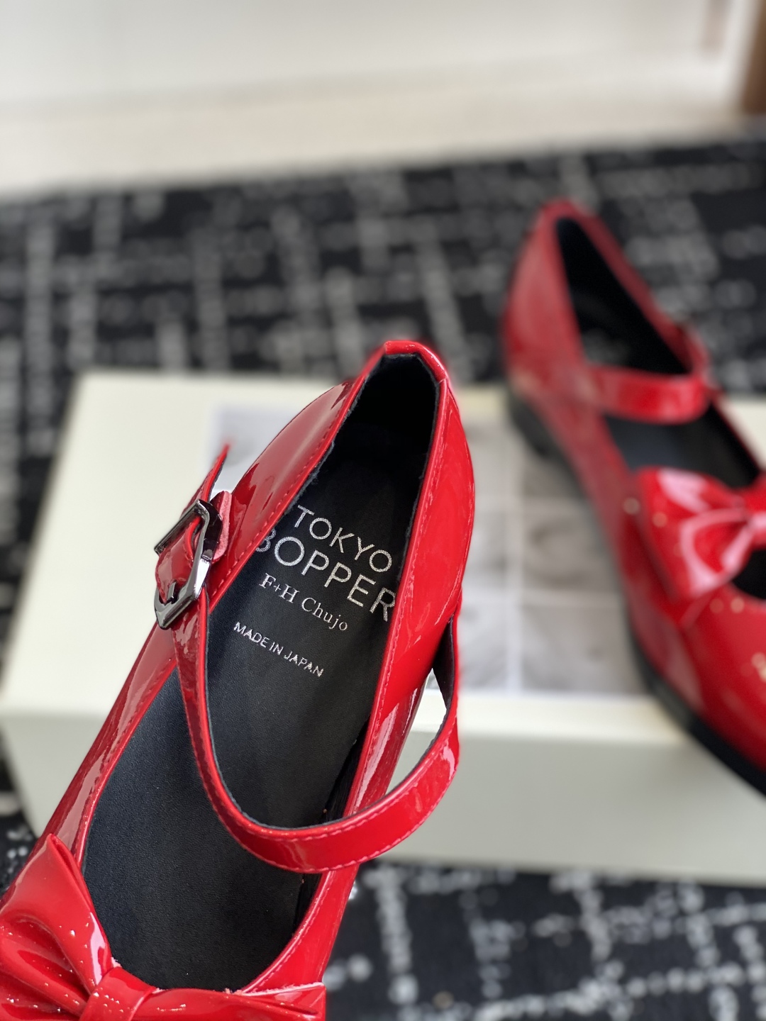 代购级
Tokyo Bopper 小众潮牌 25ss春夏新款珍珠 玛丽珍 小皮鞋

真的的美死了！新款小