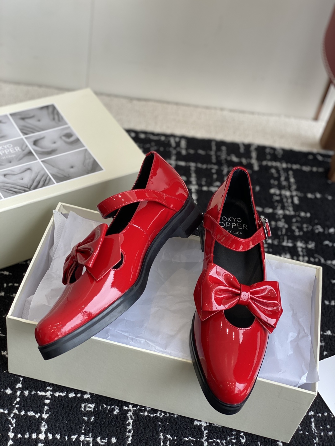 代购级
Tokyo Bopper 小众潮牌 25ss春夏新款珍珠 玛丽珍 小皮鞋

真的的美死了！新款小