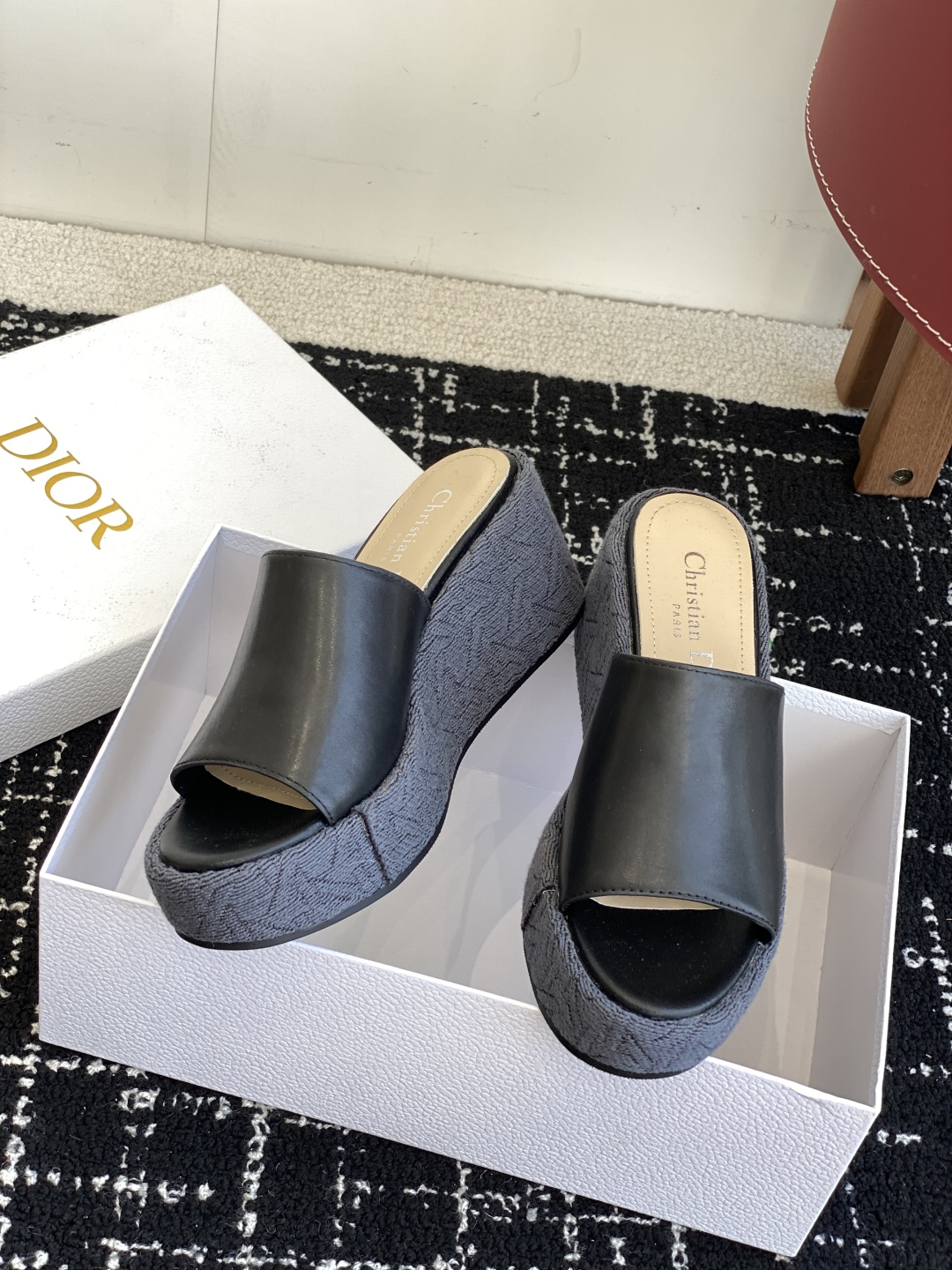 代购级
Dior迪奥 春夏走秀新款2025 坡跟拖鞋 鞋

迪奥 Dior 春夏走秀新款 iviera 