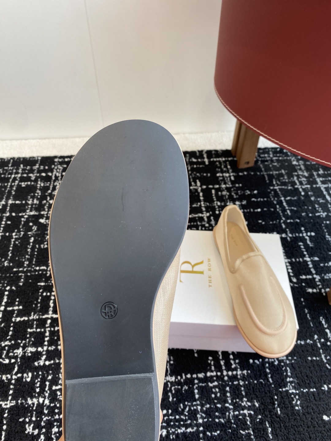 东莞代购级
THE ROW 25ss 新中式 乐福鞋芭蕾舞鞋

满满的少女风 既摩登又复古的味道 非常的