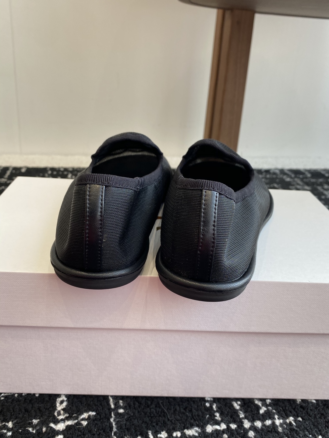 东莞代购级
THE ROW 25ss 新中式 乐福鞋芭蕾舞鞋

满满的少女风 既摩登又复古的味道 非常的