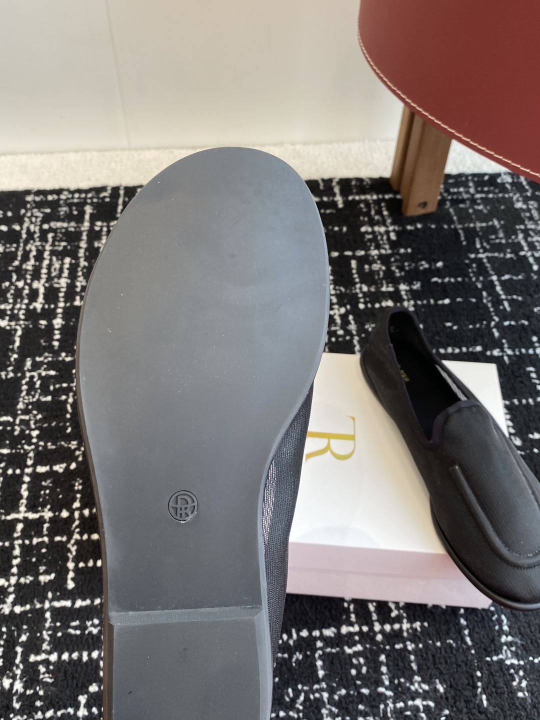 东莞代购级
THE ROW 25ss 新中式 乐福鞋芭蕾舞鞋

满满的少女风 既摩登又复古的味道 非常的