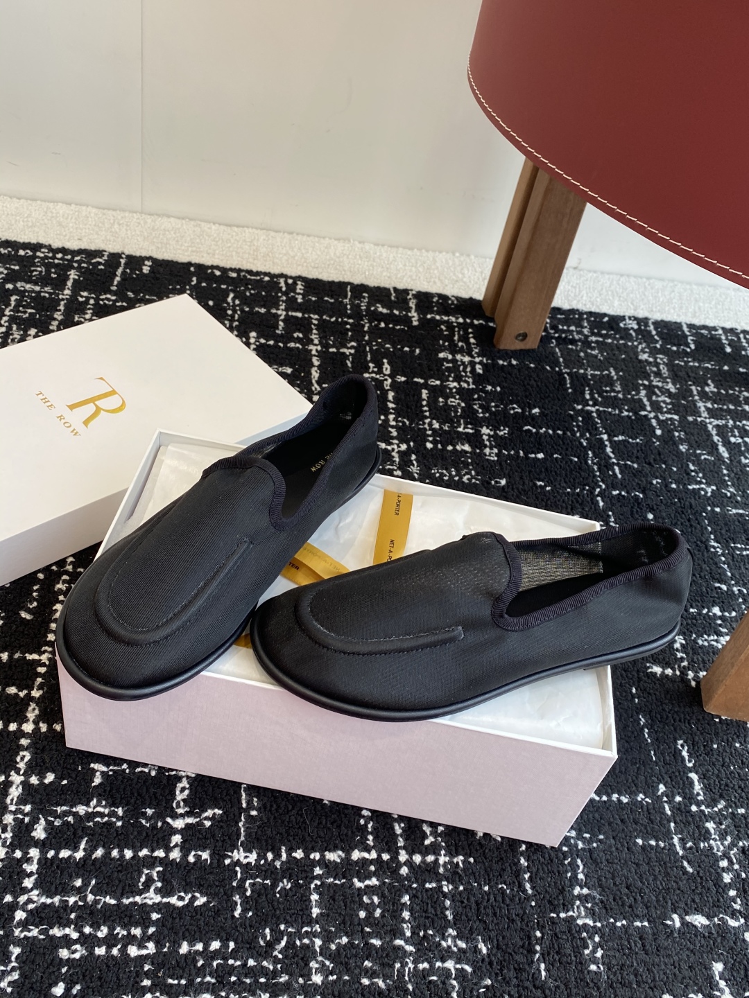 东莞代购级
THE ROW 25ss 新中式 乐福鞋芭蕾舞鞋

满满的少女风 既摩登又复古的味道 非常的