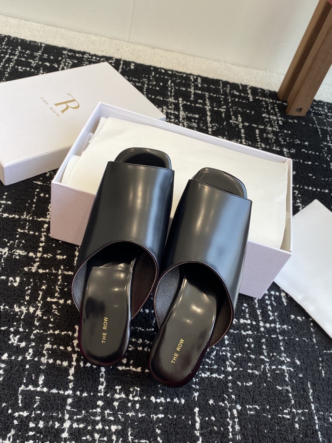代购级
The row 25ss 春夏季新款 方头 鱼嘴拖
 
性冷淡风格最优选的颜色，化繁为简的美，春