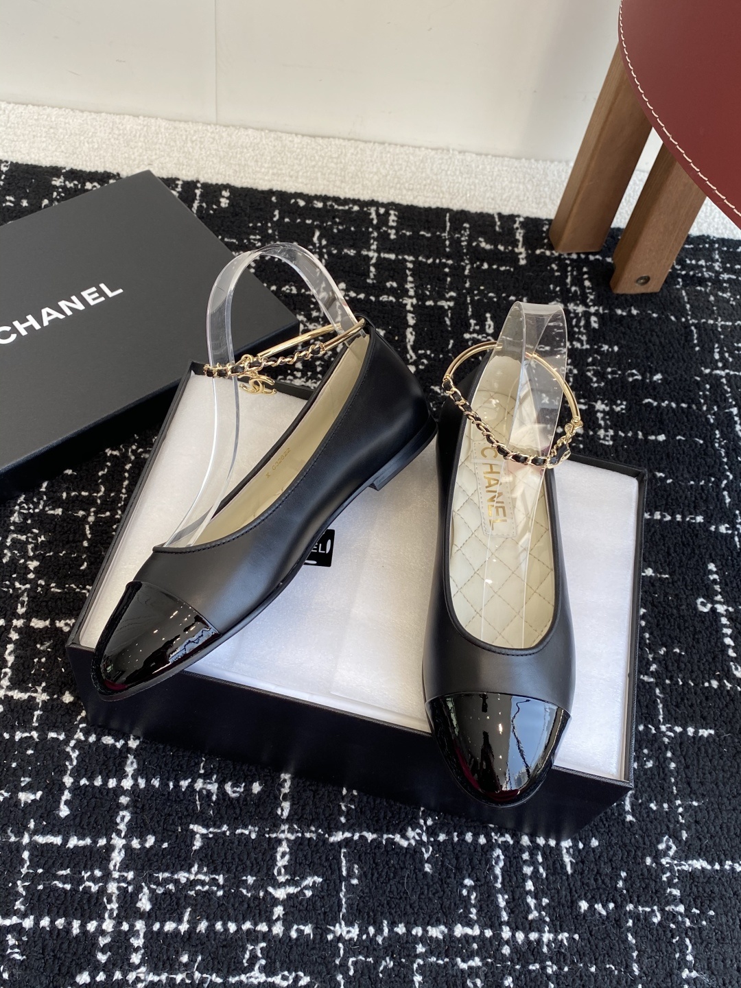 代购级
CHANEL小香 25ss 春夏鞋头电绣双C logo点缀,玛丽珍 粗跟单鞋 宛如女神脖子上的项