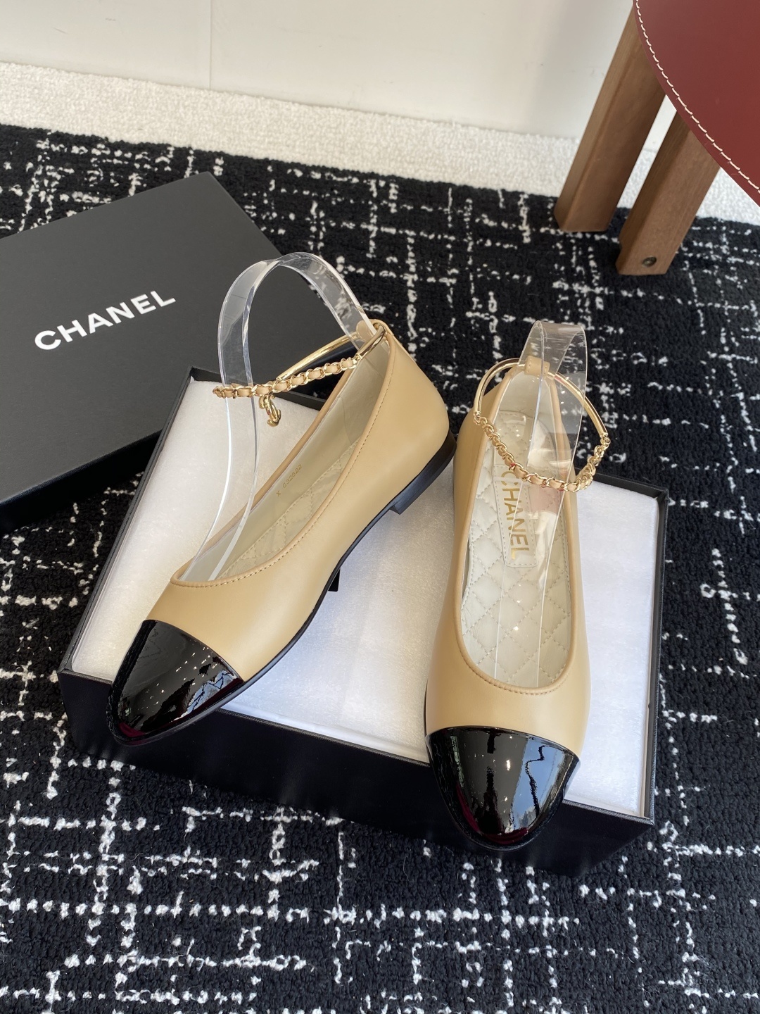 代购级
CHANEL小香 25ss 春夏鞋头电绣双C logo点缀,玛丽珍 粗跟单鞋 宛如女神脖子上的项