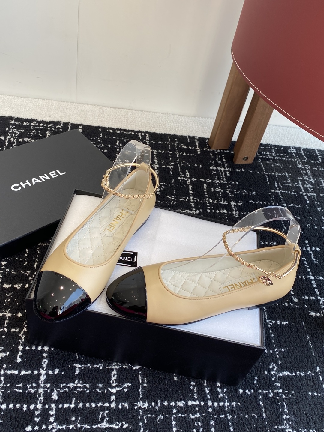 代购级
CHANEL小香 25ss 春夏鞋头电绣双C logo点缀,玛丽珍 粗跟单鞋 宛如女神脖子上的项