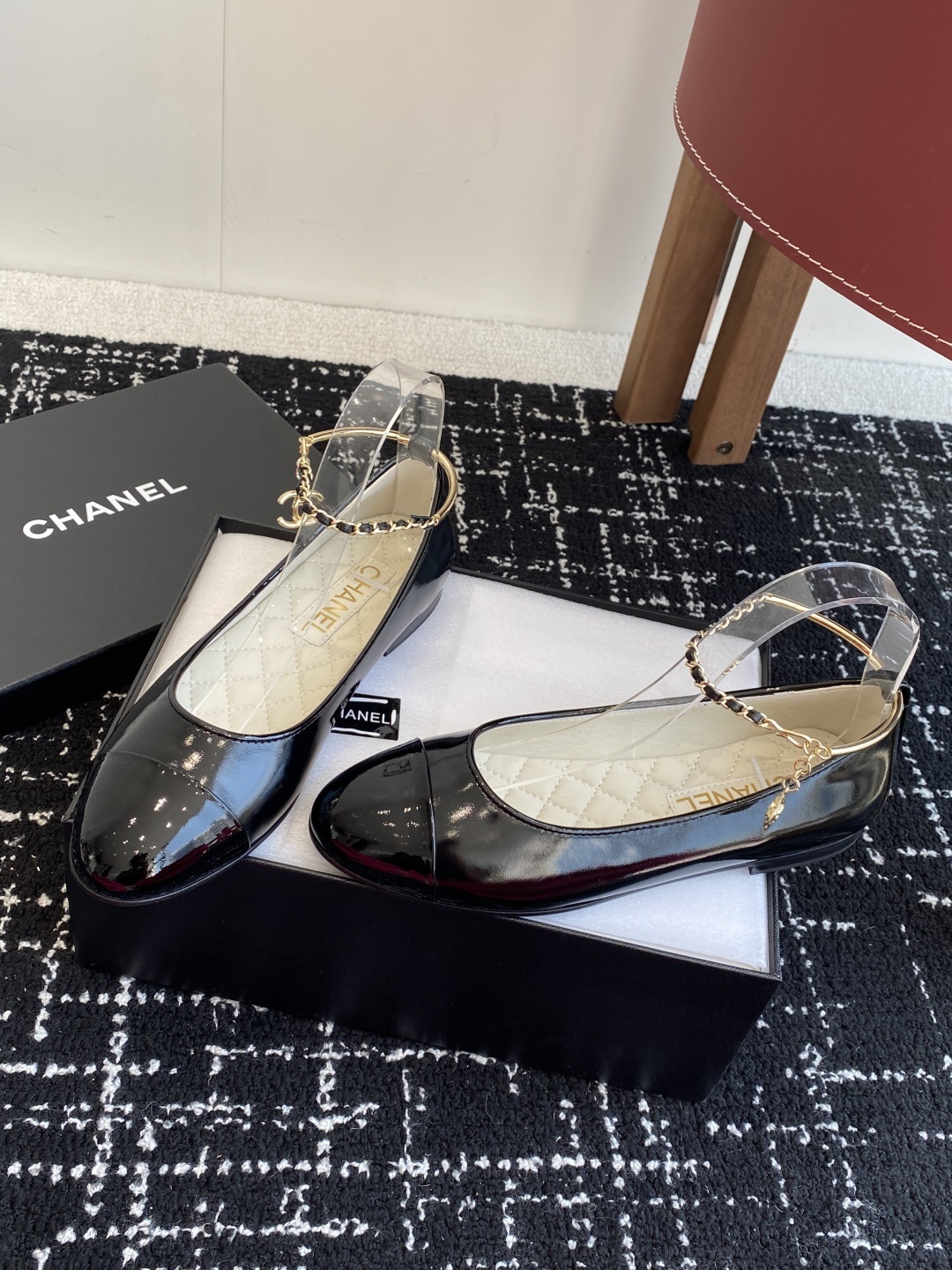 代购级
CHANEL小香 25ss 春夏鞋头电绣双C logo点缀,玛丽珍 粗跟单鞋 宛如女神脖子上的项