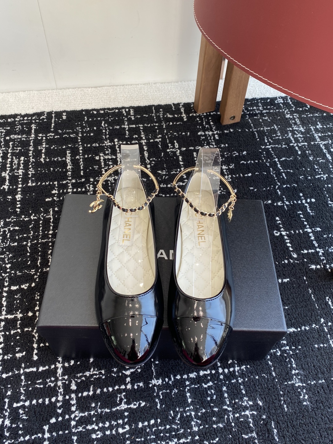 代购级
CHANEL小香 25ss 春夏鞋头电绣双C logo点缀,玛丽珍 粗跟单鞋 宛如女神脖子上的项