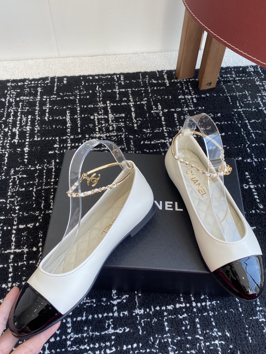 代购级
CHANEL小香 25ss 春夏鞋头电绣双C logo点缀,玛丽珍 粗跟单鞋 宛如女神脖子上的项