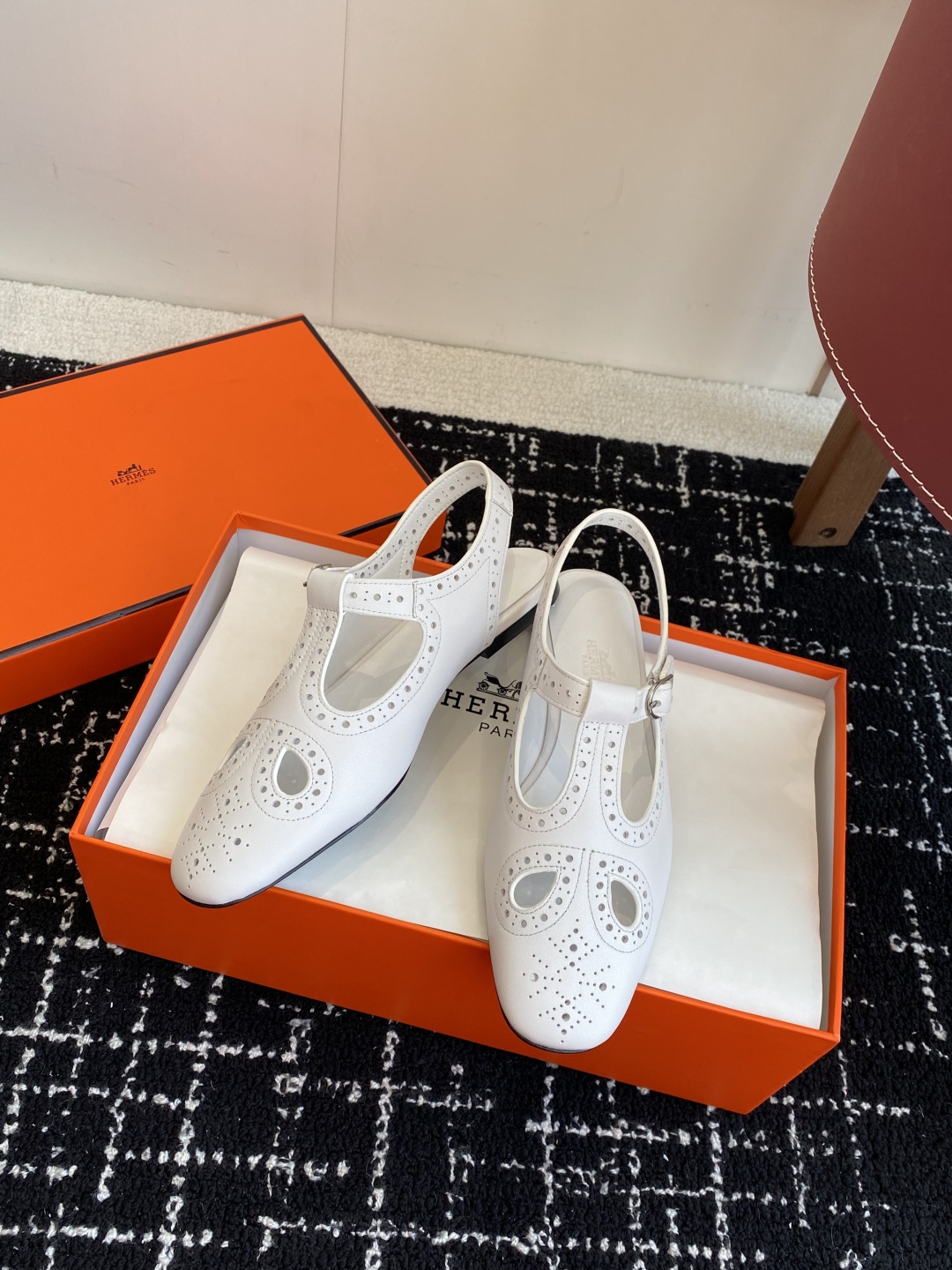 东莞代购级（官网同步✈️盒包装）
Hermes 爱马仕 25ss 春夏复古 玛丽珍平底单鞋

山羊皮和N