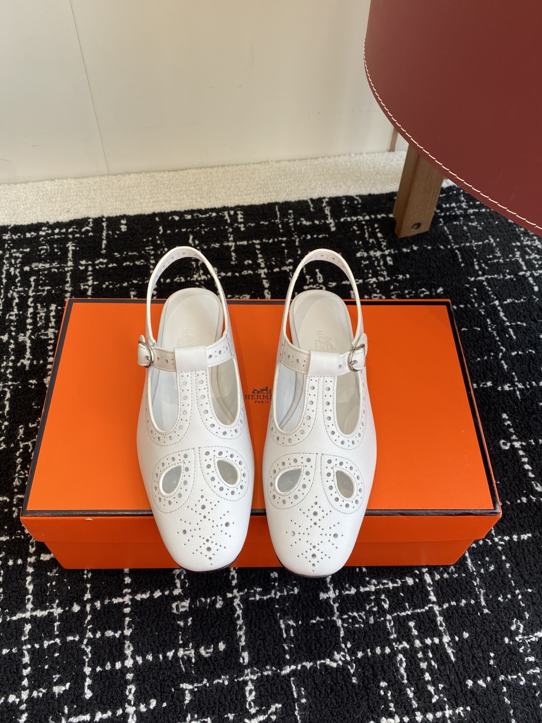 东莞代购级（官网同步✈️盒包装）
Hermes 爱马仕 25ss 春夏复古 玛丽珍平底单鞋

山羊皮和N