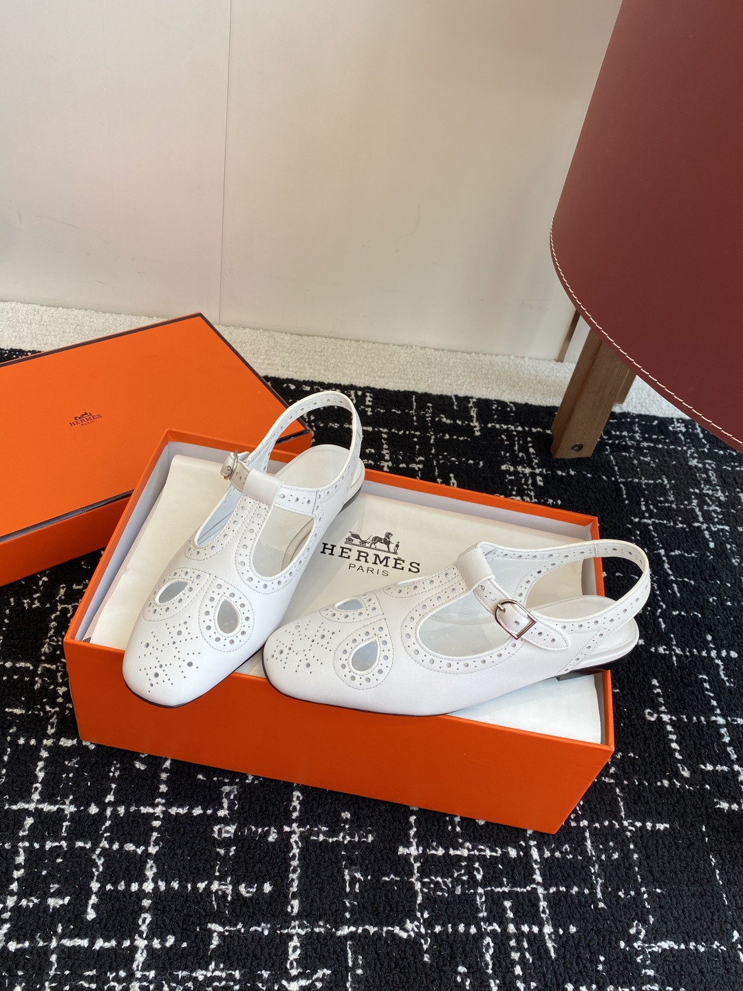 东莞代购级（官网同步✈️盒包装）
Hermes 爱马仕 25ss 春夏复古 玛丽珍平底单鞋

山羊皮和N