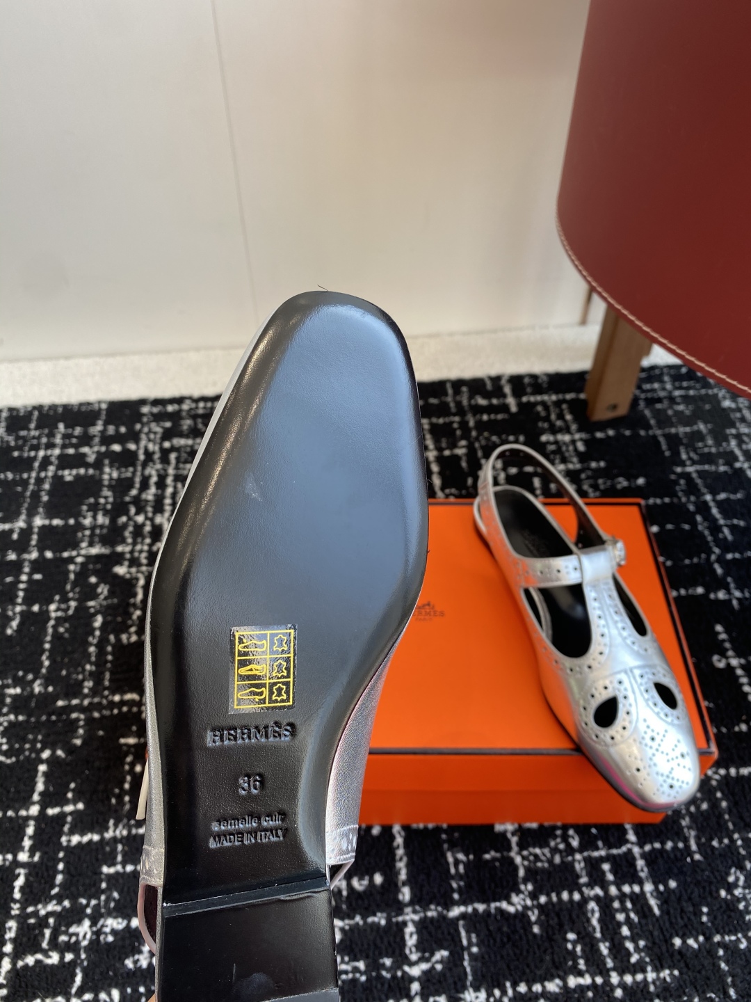 东莞代购级（官网同步✈️盒包装）
Hermes 爱马仕 kamilla系列 玛丽珍粗跟单鞋

山羊皮和N