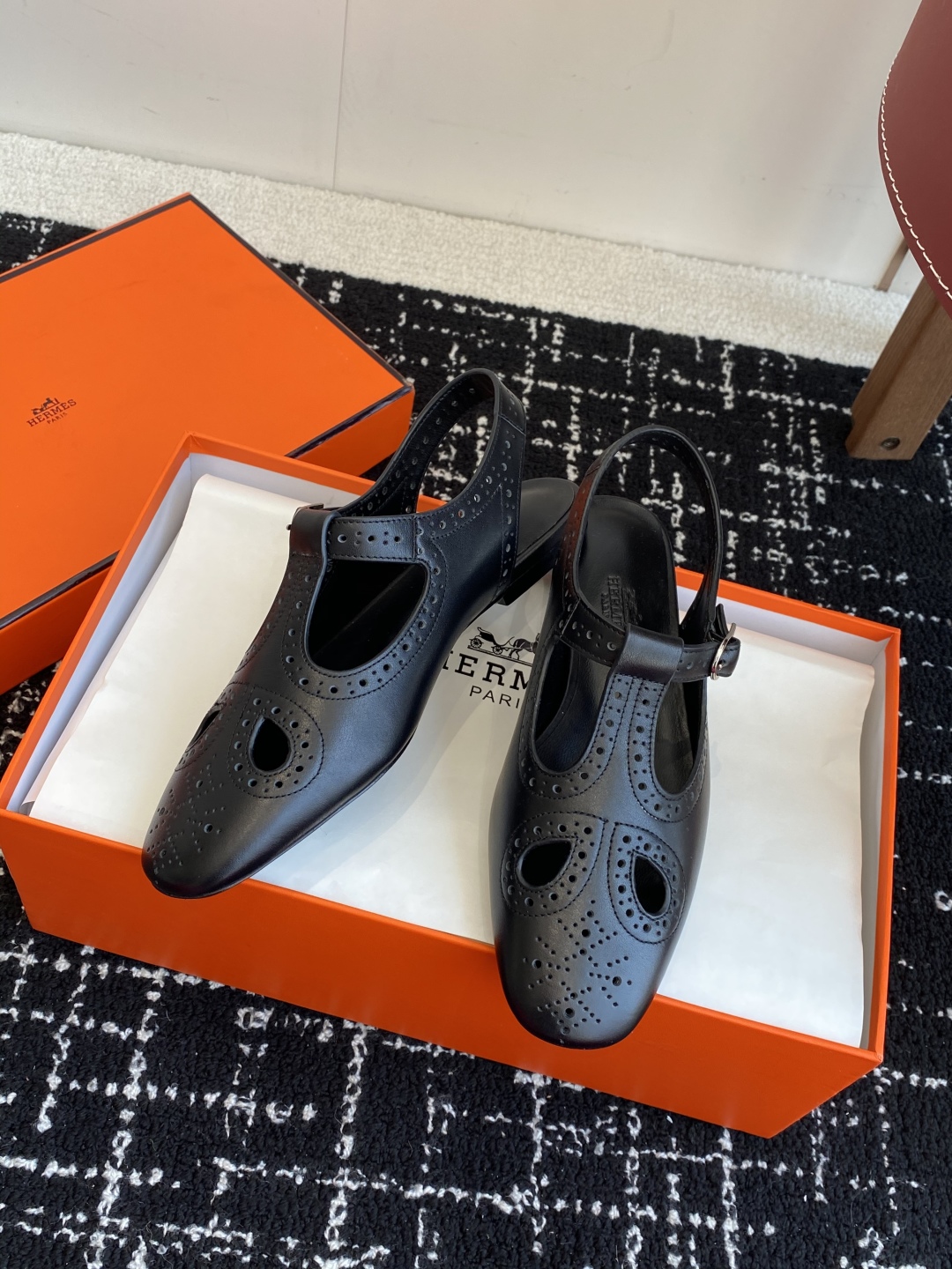 东莞代购级（官网同步✈️盒包装）
Hermes 爱马仕 kamilla系列 玛丽珍粗跟单鞋

山羊皮和N