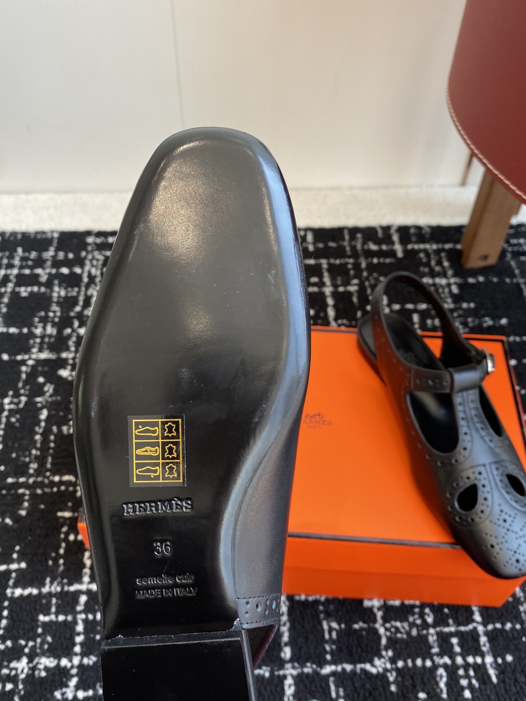 东莞代购级（官网同步✈️盒包装）
Hermes 爱马仕 kamilla系列 玛丽珍粗跟单鞋

山羊皮和N