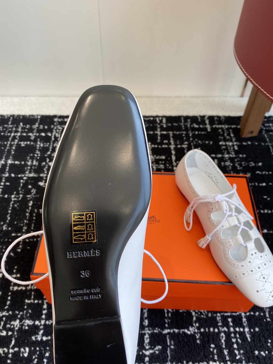 东莞代购级（官网同步✈️盒包装）
Hermes 爱马仕 kamilla系列 玛丽珍粗跟单鞋

山羊皮和N