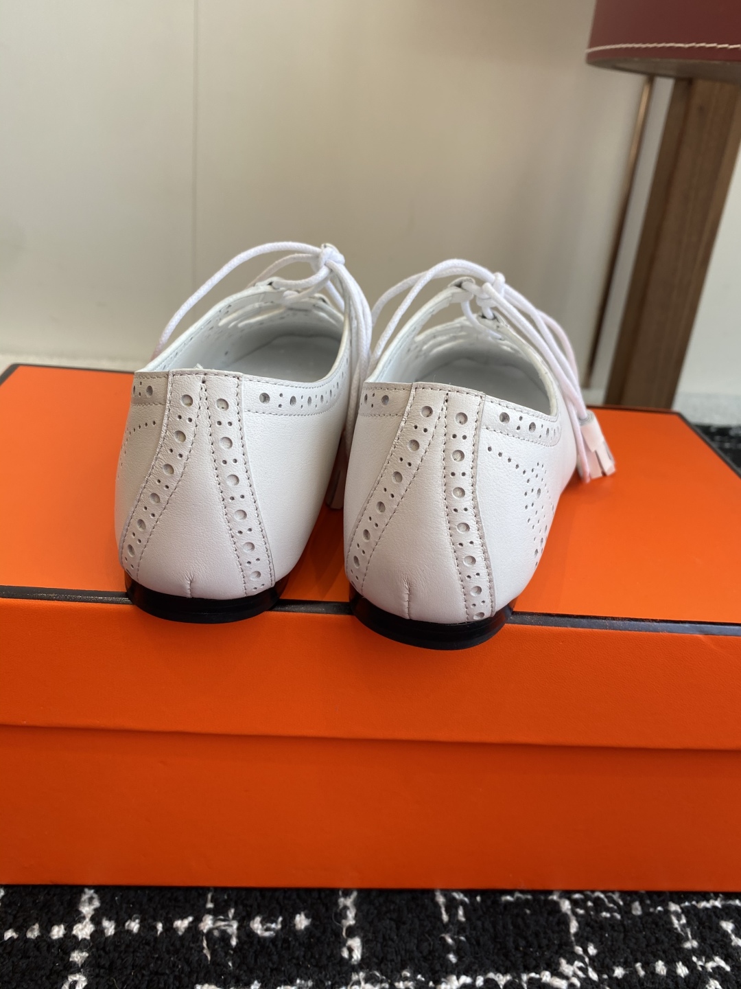 东莞代购级（官网同步✈️盒包装）
Hermes 爱马仕 kamilla系列 玛丽珍粗跟单鞋

山羊皮和N