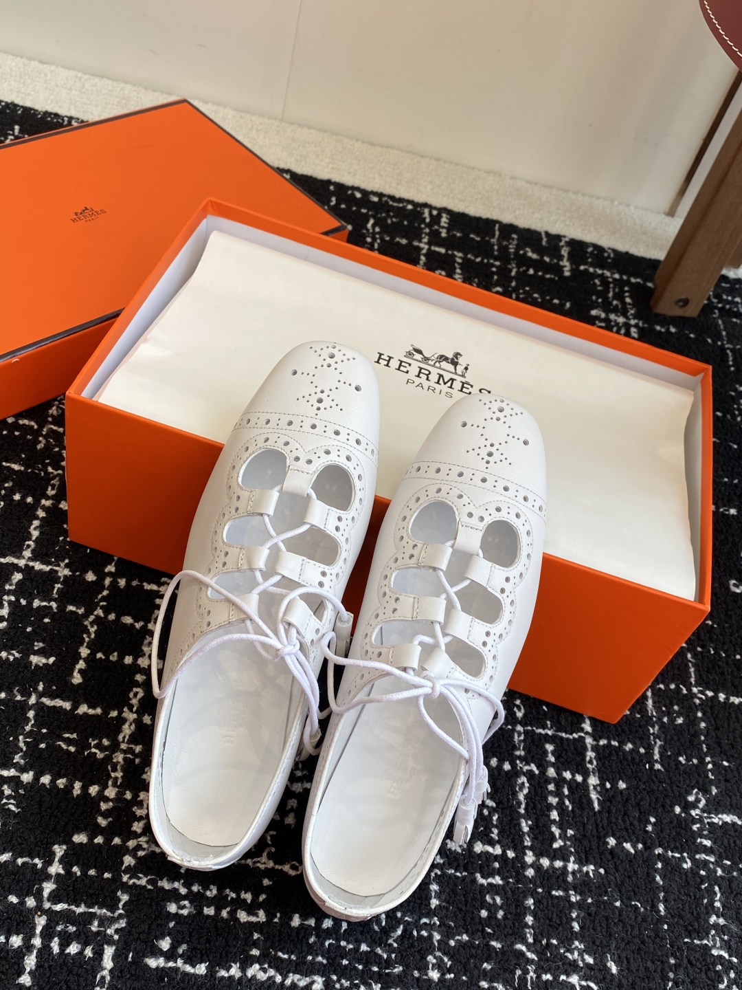 东莞代购级（官网同步✈️盒包装）
Hermes 爱马仕 kamilla系列 玛丽珍粗跟单鞋

山羊皮和N
