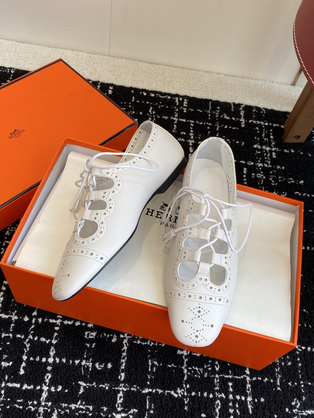 东莞代购级（官网同步✈️盒包装）
Hermes 爱马仕 kamilla系列 玛丽珍粗跟单鞋

山羊皮和N
