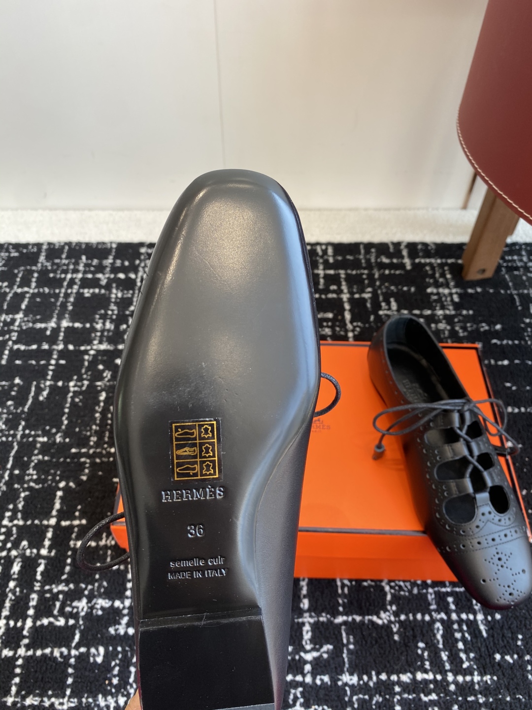 东莞代购级（官网同步✈️盒包装）
Hermes 爱马仕 kamilla系列 玛丽珍粗跟单鞋

山羊皮和N
