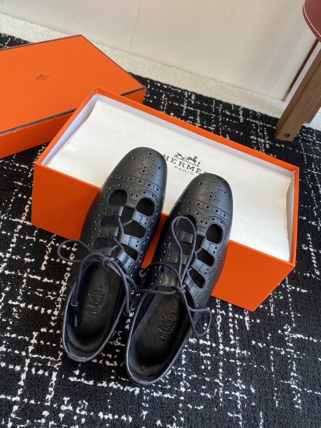 东莞代购级（官网同步✈️盒包装）
Hermes 爱马仕 kamilla系列 玛丽珍粗跟单鞋

山羊皮和N