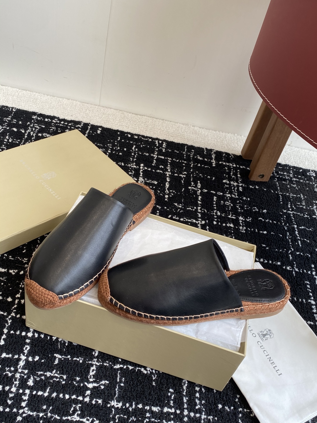 
brunello cucinelli 25ss 春夏新款 渔夫鞋 BC经典 半拖

制作工艺相当麻烦，