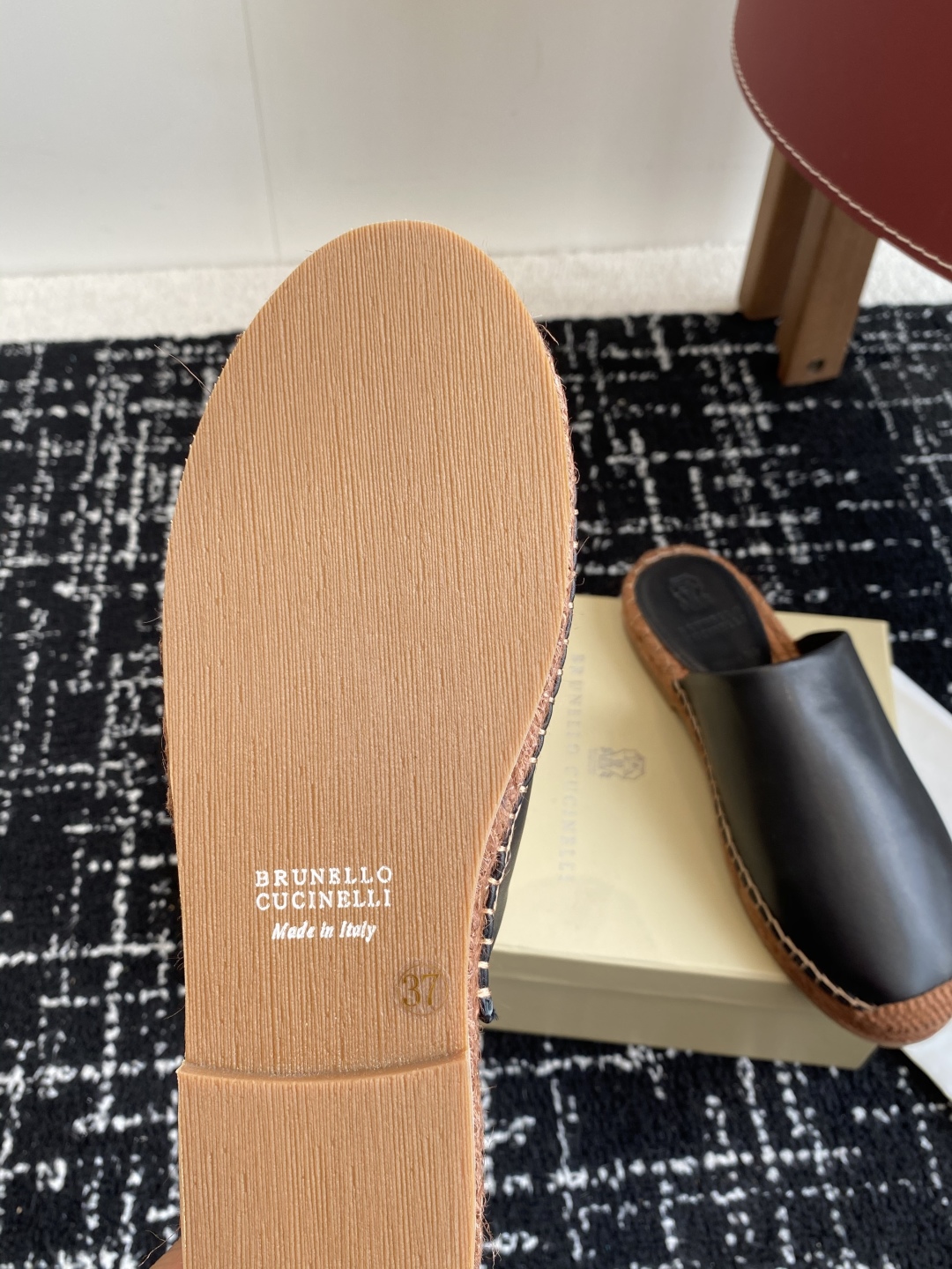 
brunello cucinelli 25ss 春夏新款 渔夫鞋 BC经典 半拖

制作工艺相当麻烦，