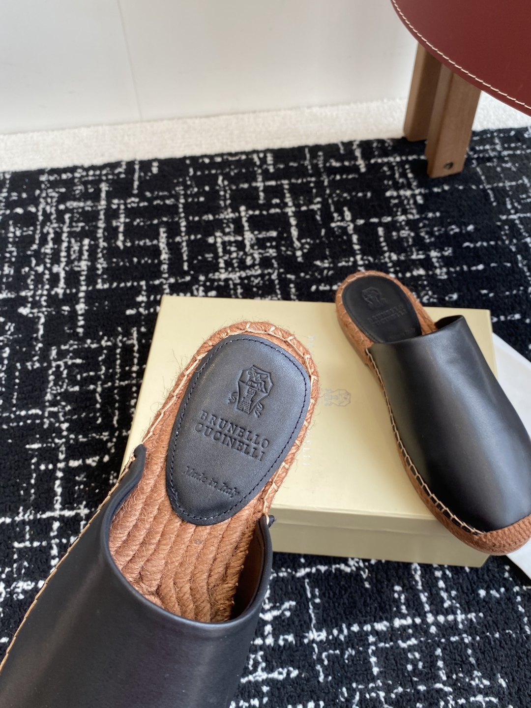 
brunello cucinelli 25ss 春夏新款 渔夫鞋 BC经典 半拖

制作工艺相当麻烦，